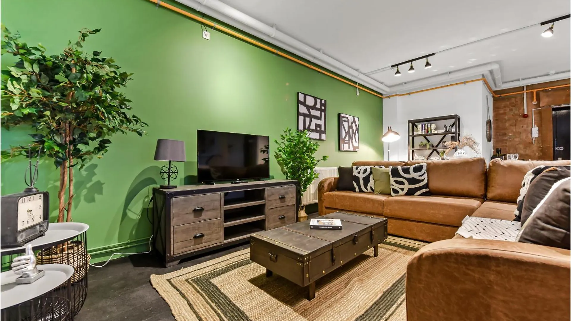 Trendy, Arty, 3Br In Heart Of Hipster Hackney! contacts